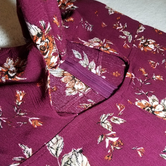 Floral Tie Front Romper - Picture 5 of 6